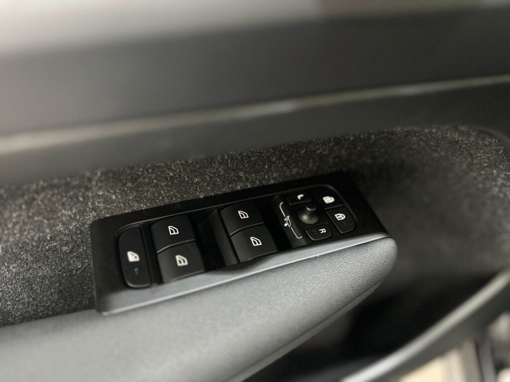 40ca7c54-e988-412f-a893-082544573a2frulemo-1600